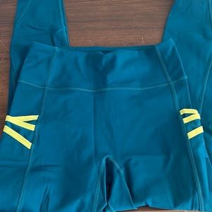 Fabletics Anywhere Motion365 High-Waisted Legging in teal size Small